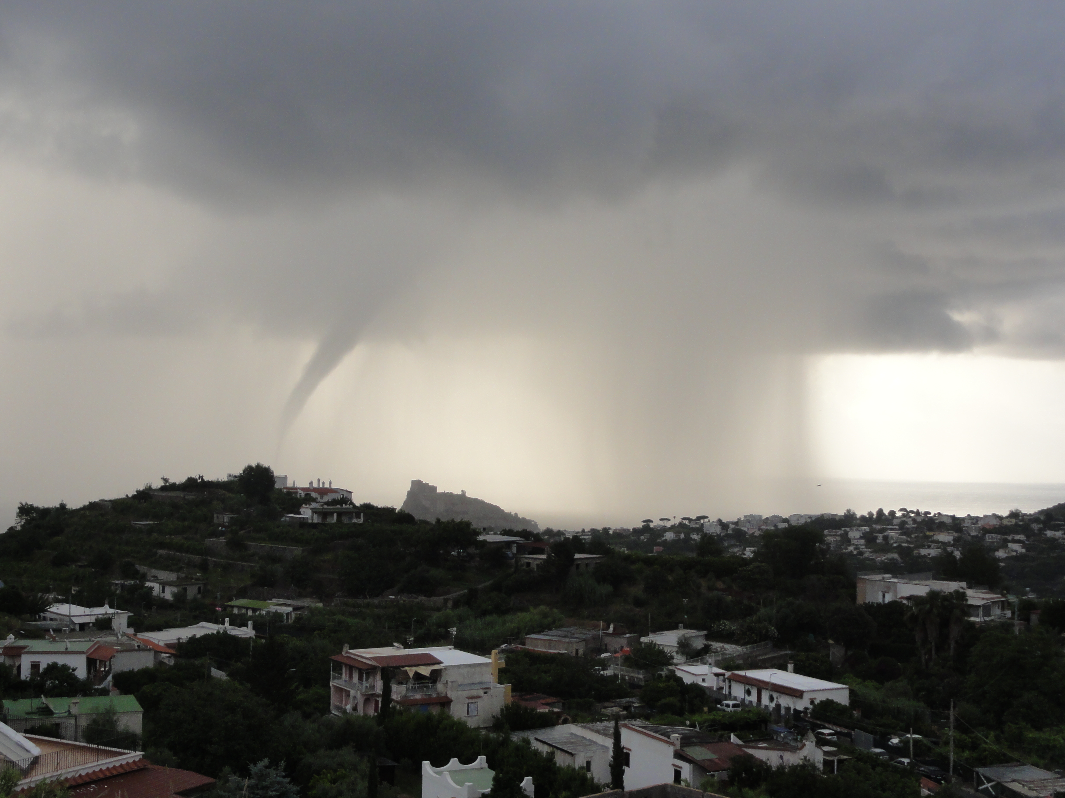 Ischia. Tornado, Klima und Klimawandel Ischia. Klima und Klimawandel